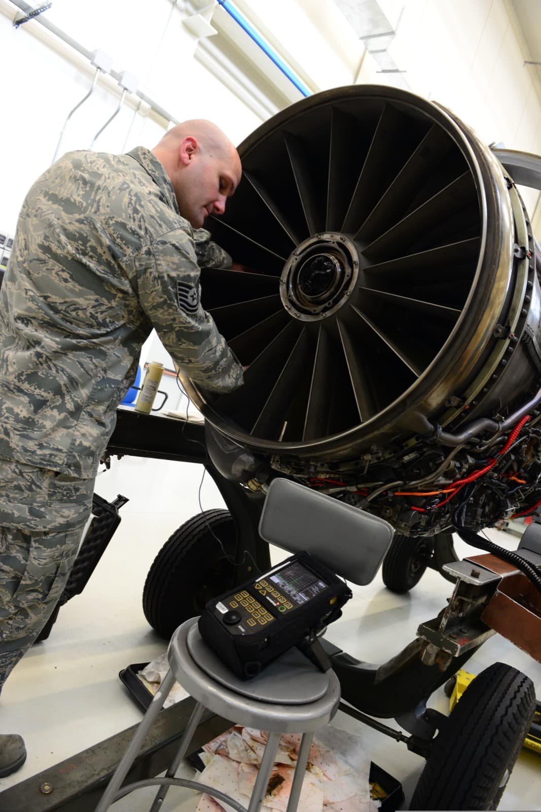 Ultrasonic inspection of aircraft engine blades